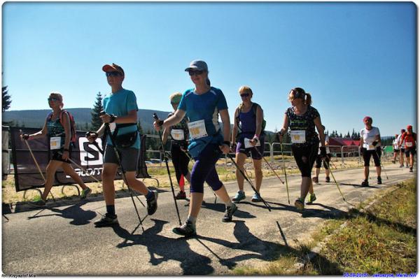 Strefa nordic walking na Letnim Biegu Piastów (29-30.8.2015)